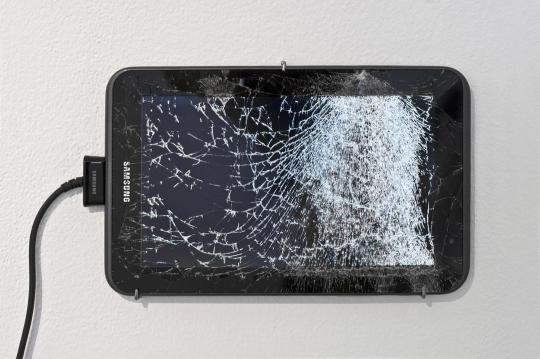 p16-154-Brout&amp;Marion-Broken Screens-2015